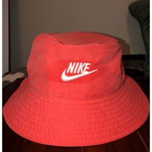 Nike bucket hat (coral/pink/red)